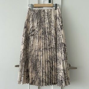 Aritzia Babaton Jude pleated midi skirt